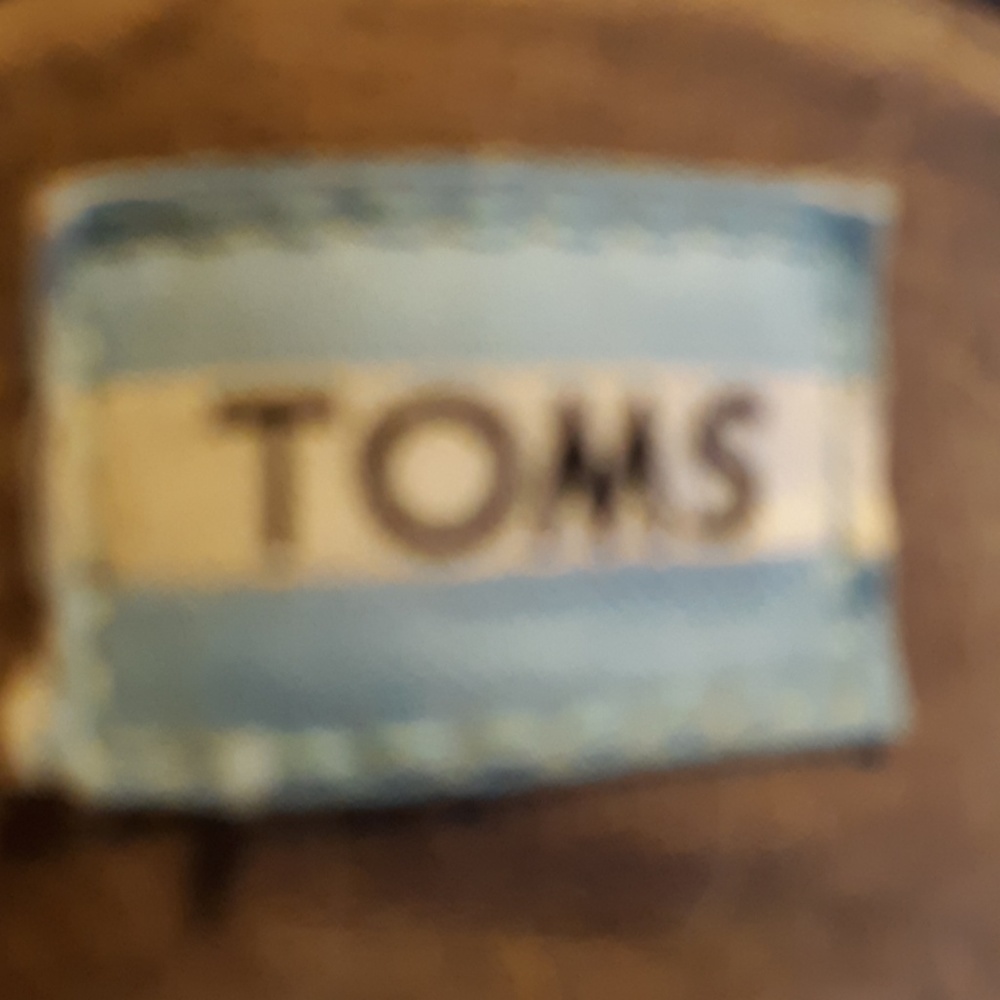 Toms - Picture 2 of 2
